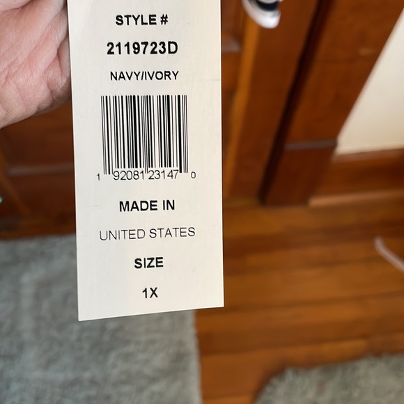 Top - Picture 4 of 6